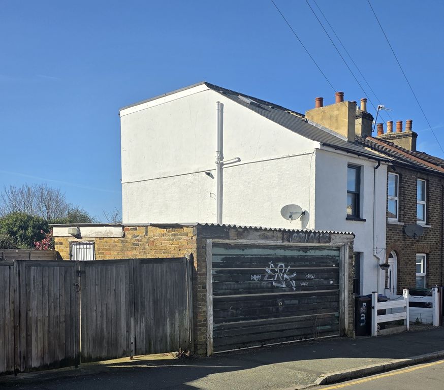 Property photo 1 of 3