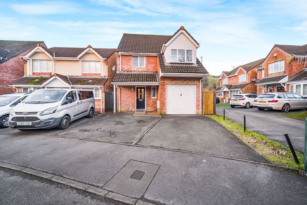 Property photo 2 of 28