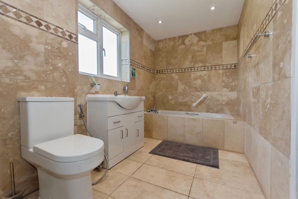 Property photo 3 of 25
