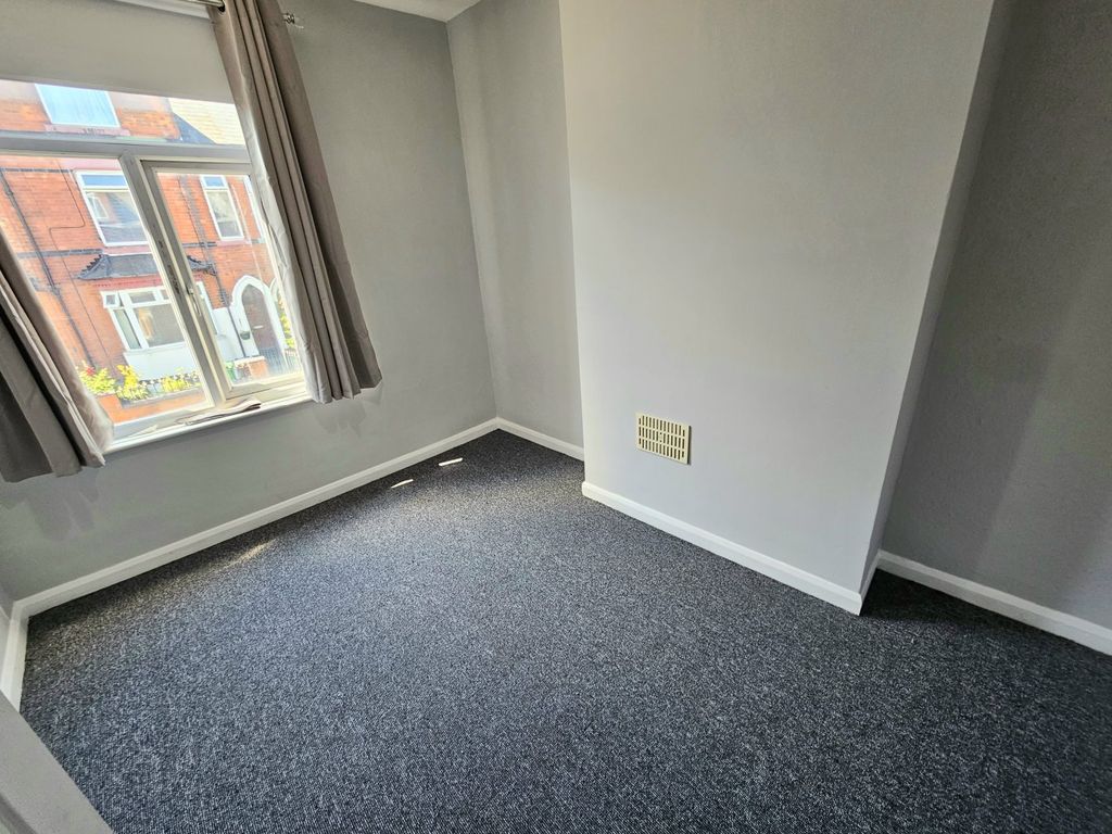 Property photo 2 of 8 Picture No. 14