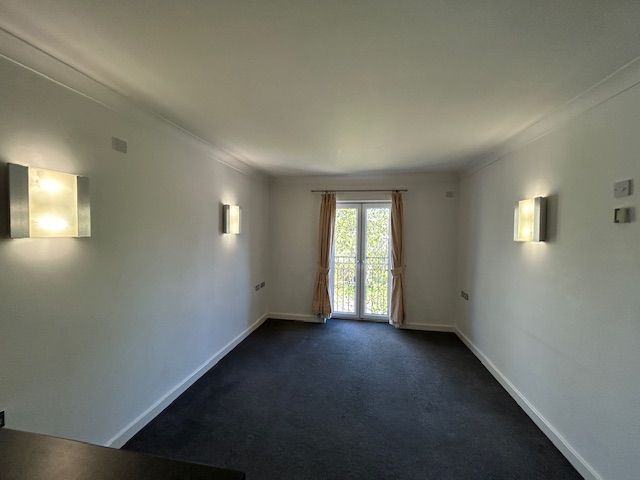 Property photo 3 of 9 Lounge