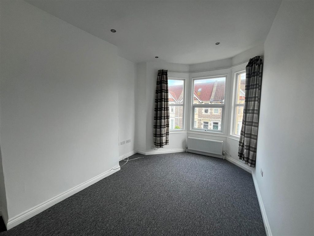 Property photo 2 of 9 Lounge