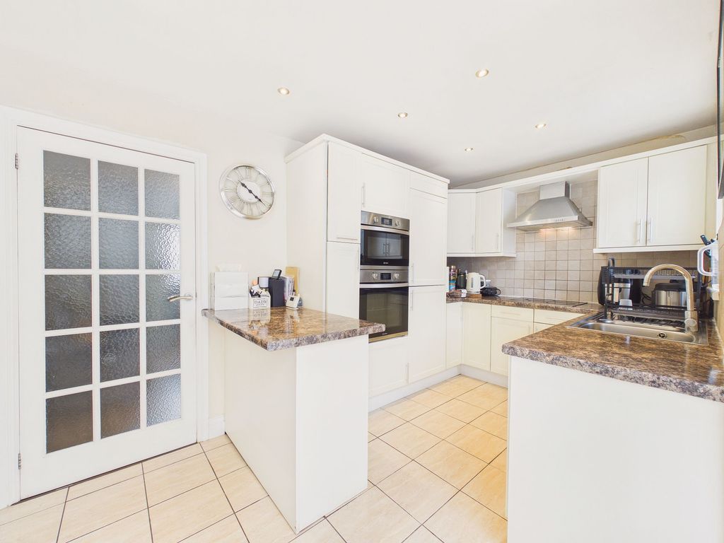 Property photo 3 of 13 Kitchen