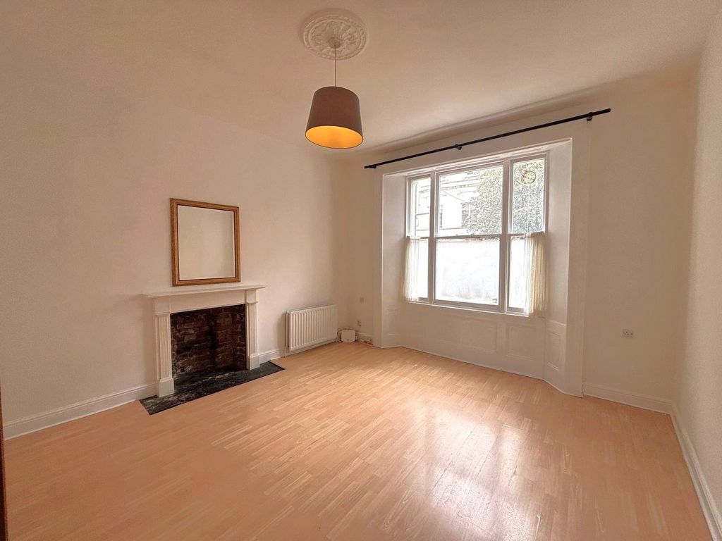 Property photo 2 of 11 Picture No. 17