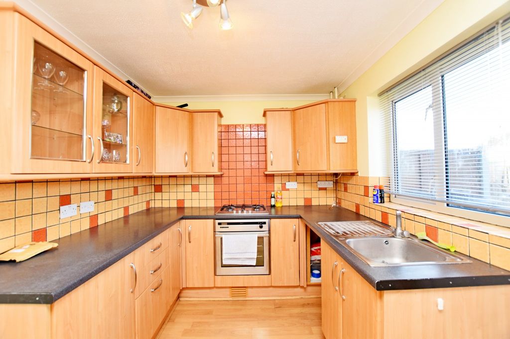 Property photo 3 of 7 Two Bedroom House To Rent