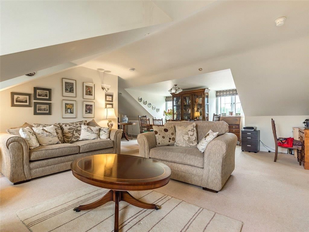 Property photo 2 of 14 Sitting Room