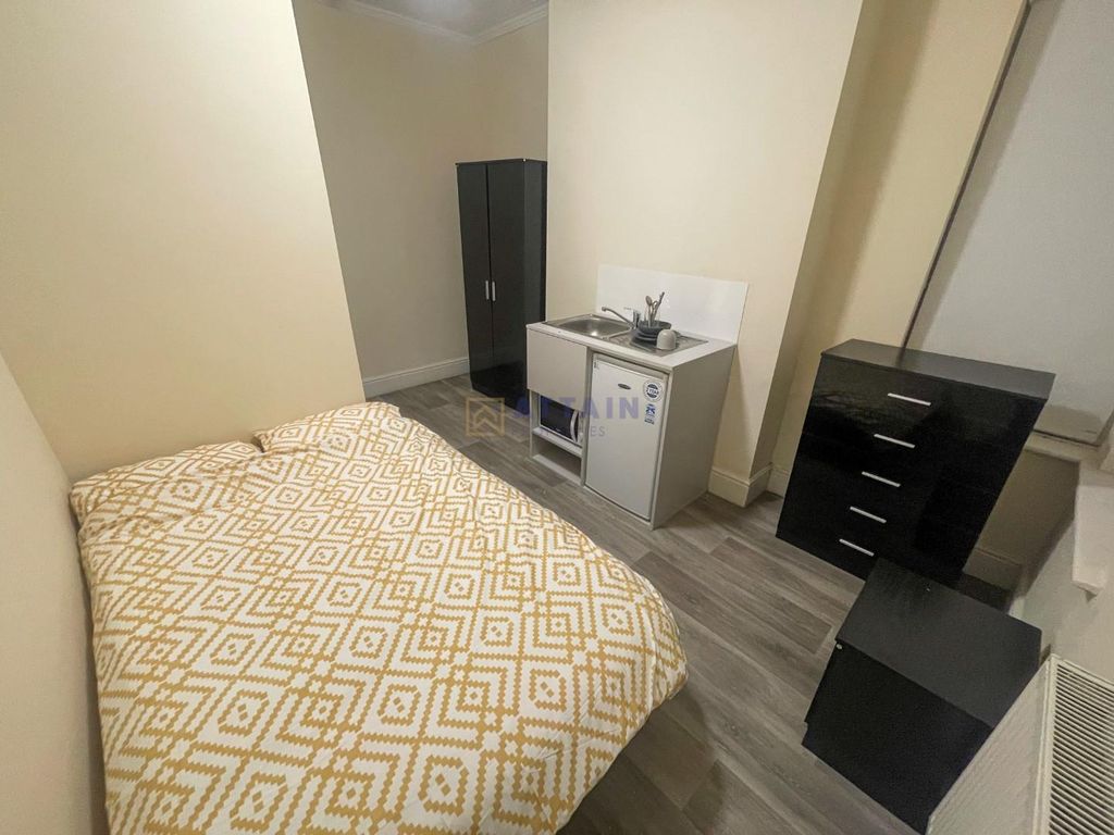 Property photo 1 of 18 Bedroom 2.Jpg
