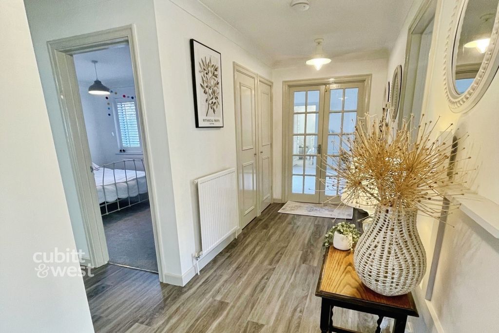 Property photo 2 of 13 7F300B05-141