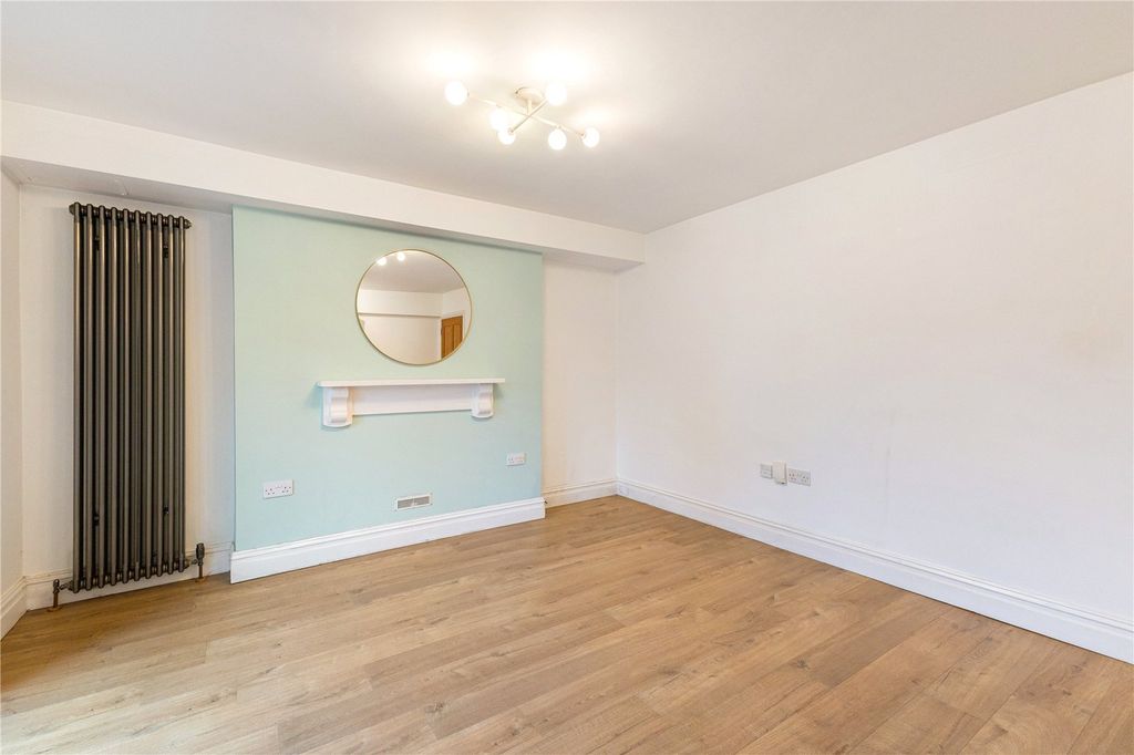 Property photo 2 of 15 Picture No. 17