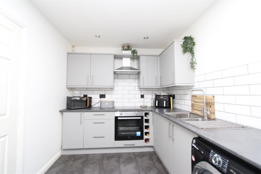Property photo 2 of 18