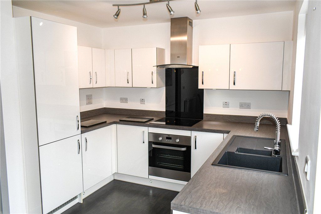 Property photo 3 of 9 Kitchen