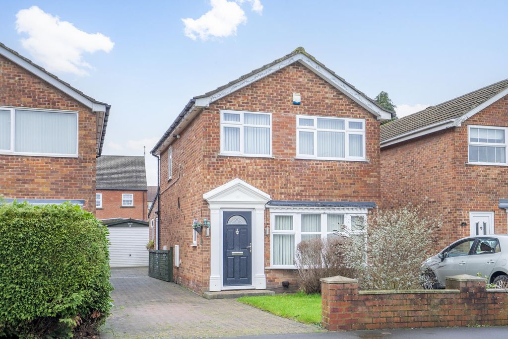 Property photo 1 of 18 Front (Exterior)