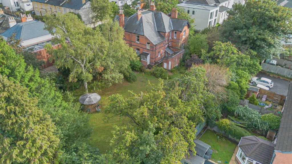 Property photo 2 of 21 Picture No. 19