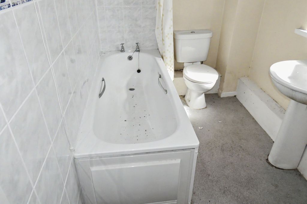 Property photo 3 of 21 29 Janes Brook Road, Southport, Pr8 6Ns