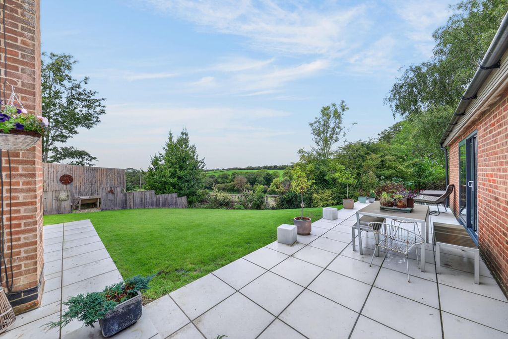 Property photo 3 of 30 Terrace / Patio