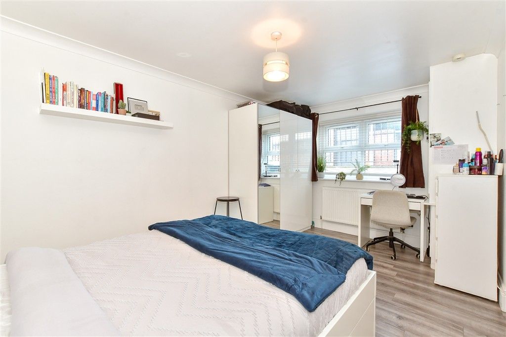 Property photo 3 of 9 Bedroom