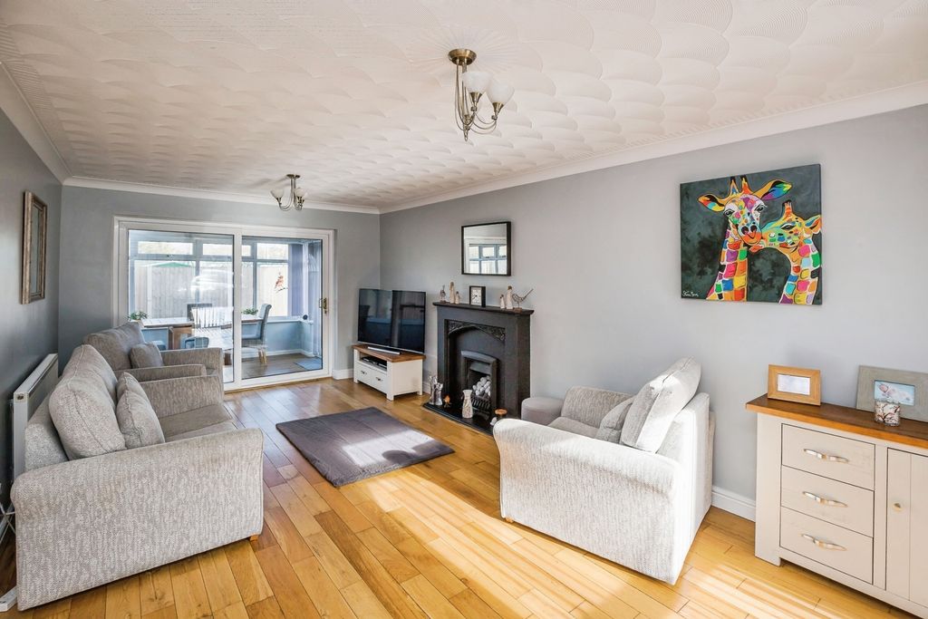 Property photo 2 of 22 Living Room