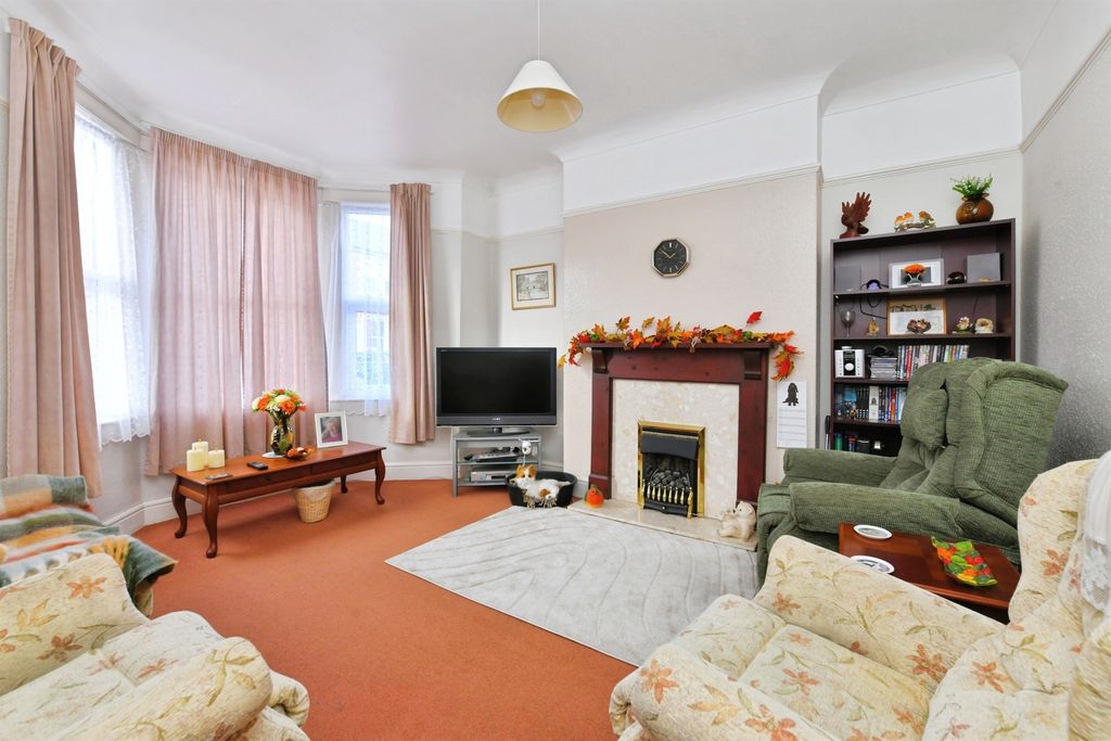 Property photo 2 of 18