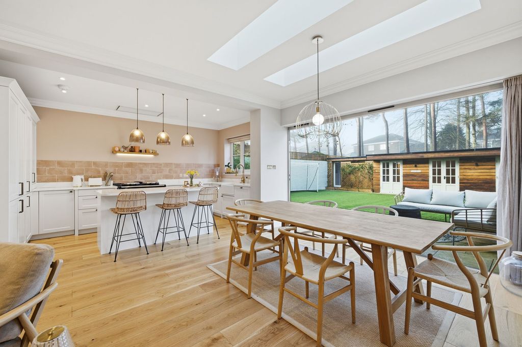 Property photo 2 of 31