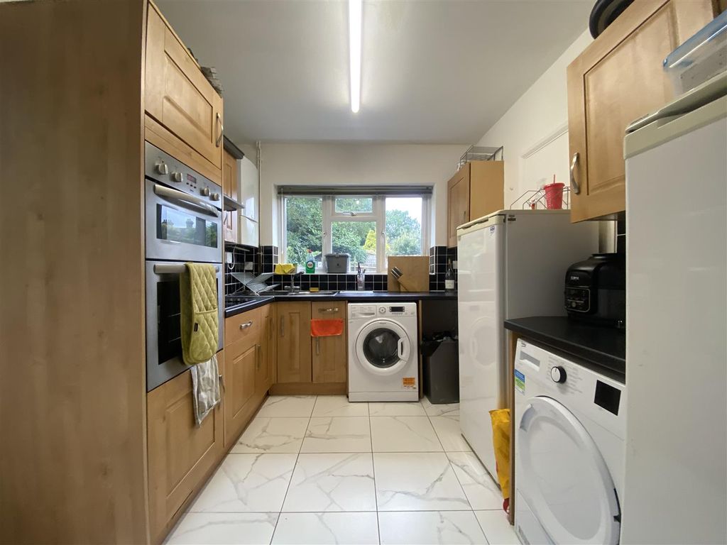 Property photo 2 of 11 Kitchen