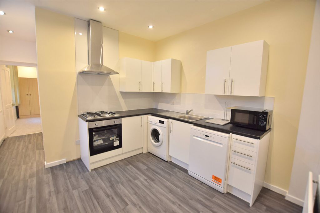 Property photo 1 of 9 Kitchen