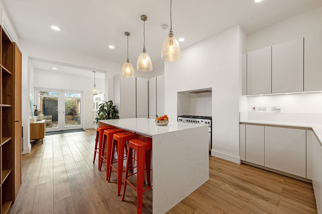 Property photo 2 of 43