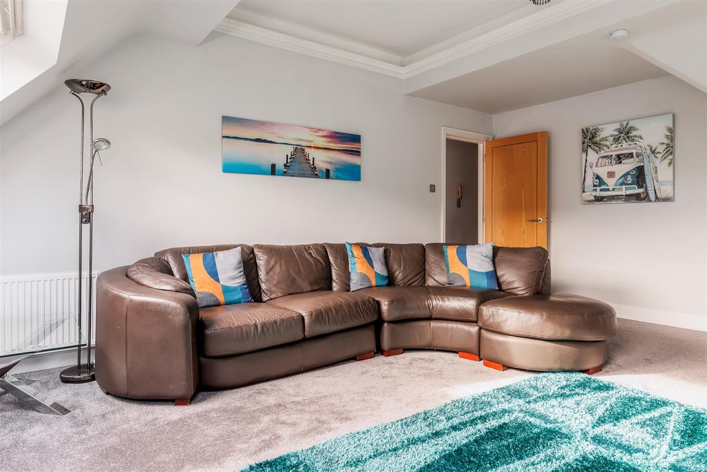 Property photo 2 of 30 Apt10Gables19Forestroad-13Print.Jpg