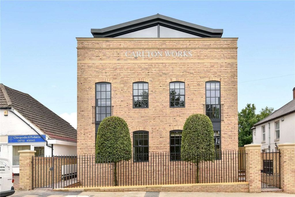 Property photo 1 of 7 External