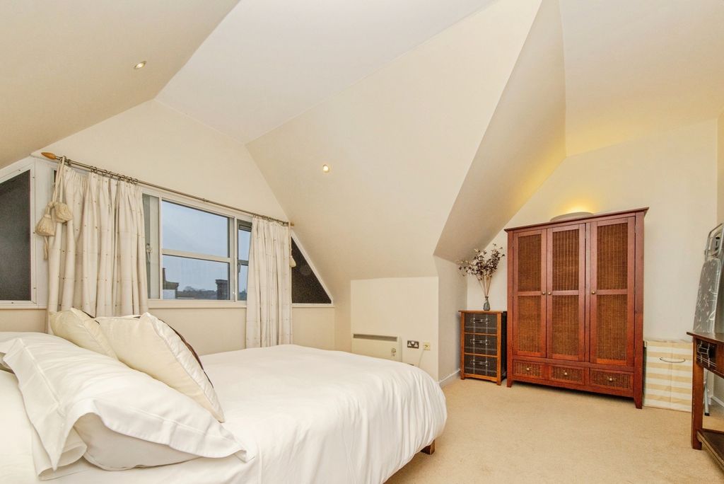 Additional image 8 of 2 bed flat for saleSt. Peters Street, Ipswich, Suffolk IP1