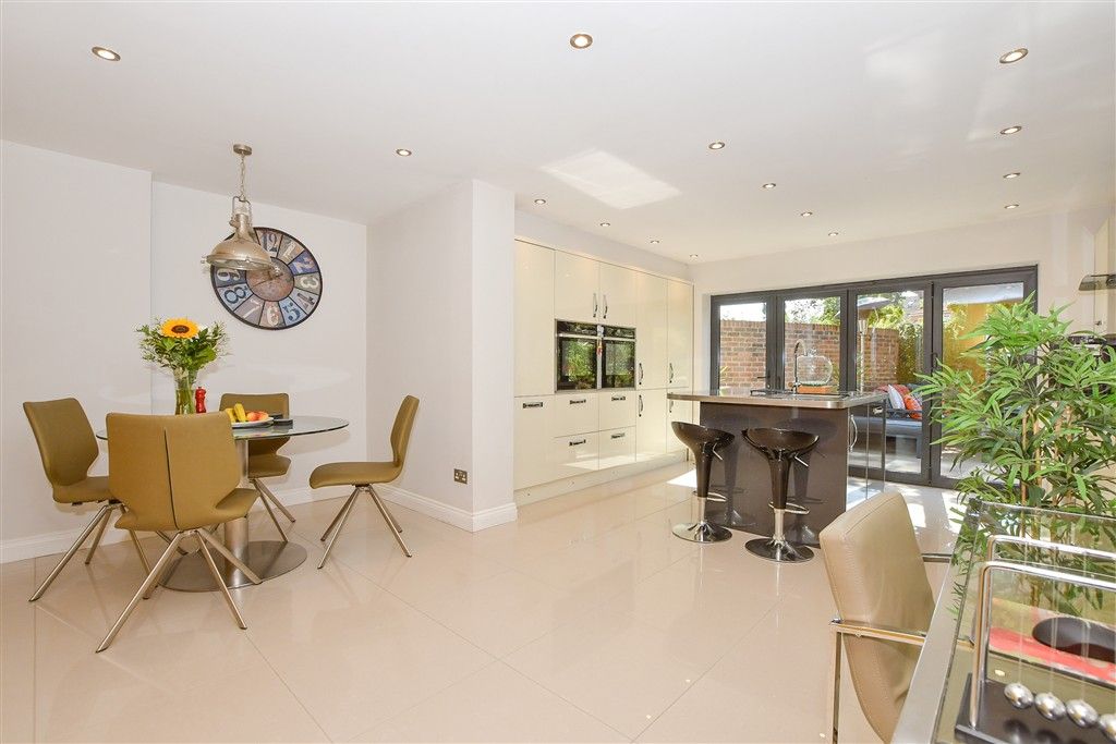 Property photo 3 of 13 Dining Area