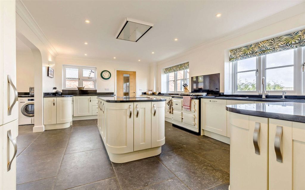 Property photo 3 of 26 Kitchen/Diner