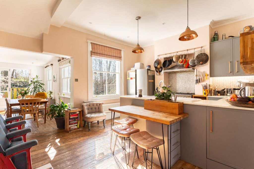 Property photo 1 of 31