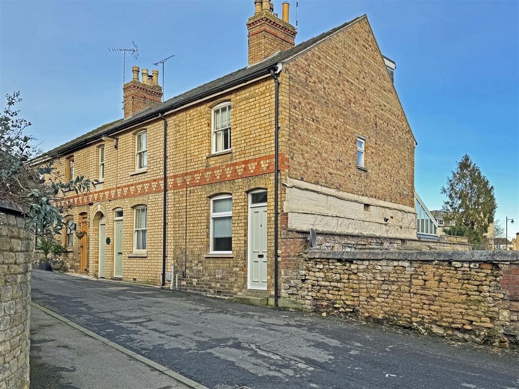 Property photo 1 of 11 St Georges Terrace, Stamford