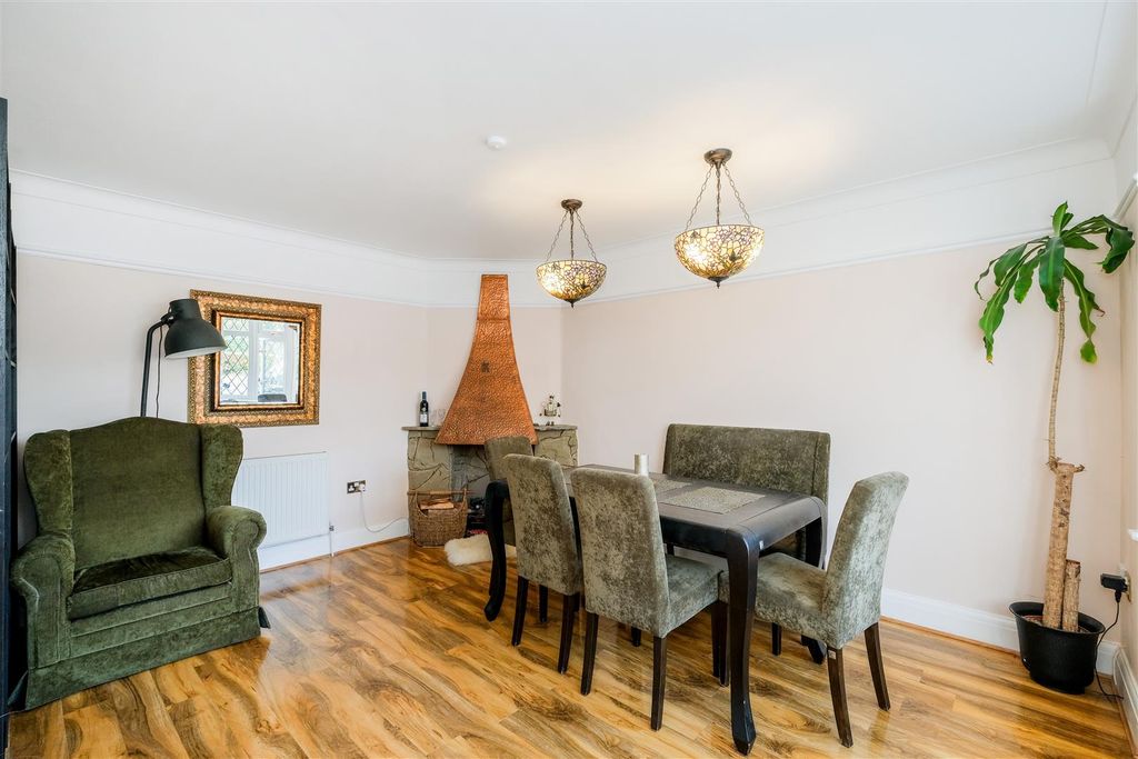 Property photo 2 of 44 28A St Barnabas Road-30.Jpg