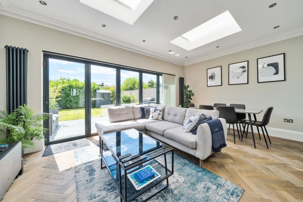 Property photo 2 of 22 1306438-11-686E49...