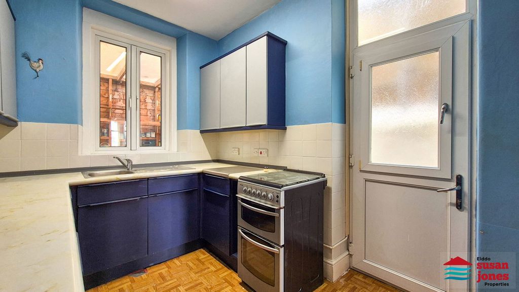 Property photo 3 of 26