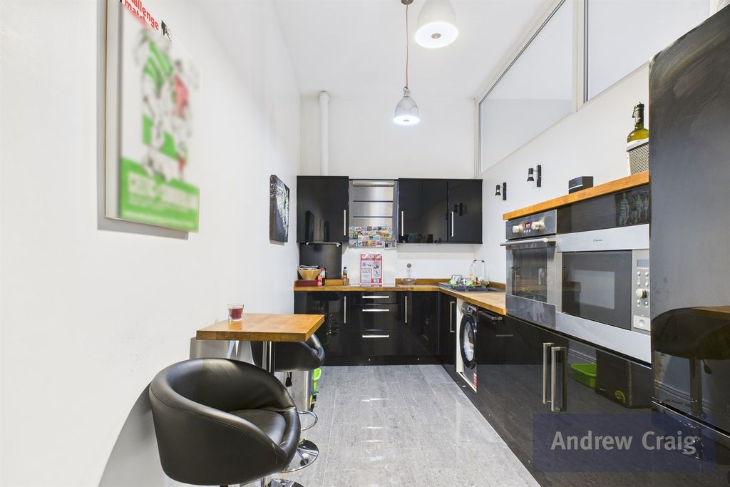 Property photo 3 of 15 Kitchen