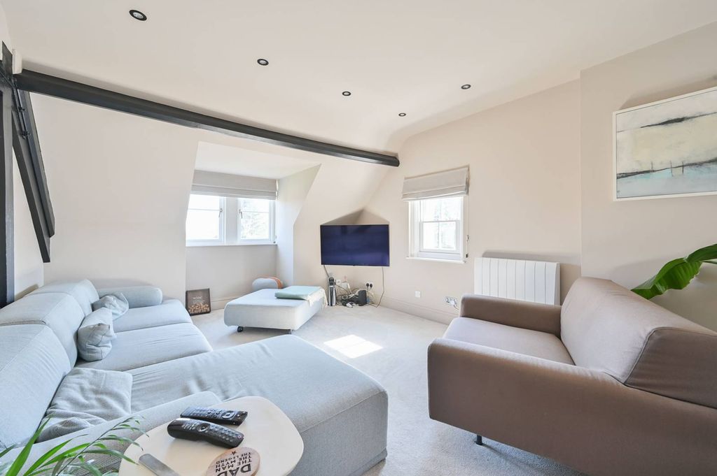 Property photo 3 of 18