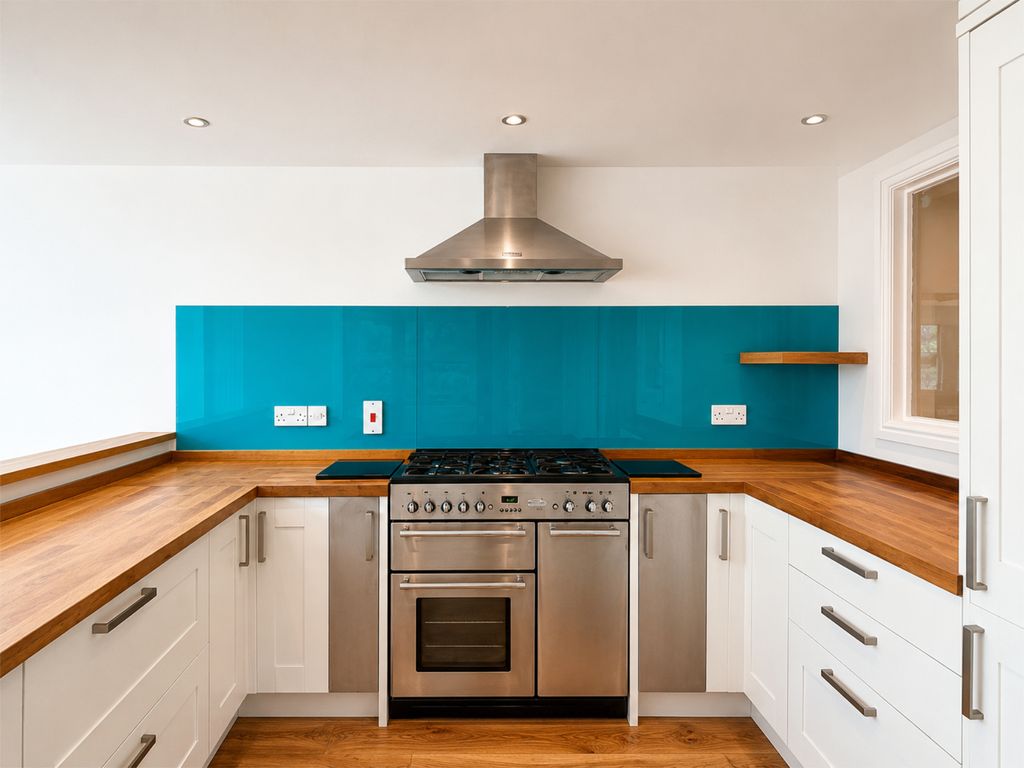 Property photo 2 of 11 Ss21 Kitchen