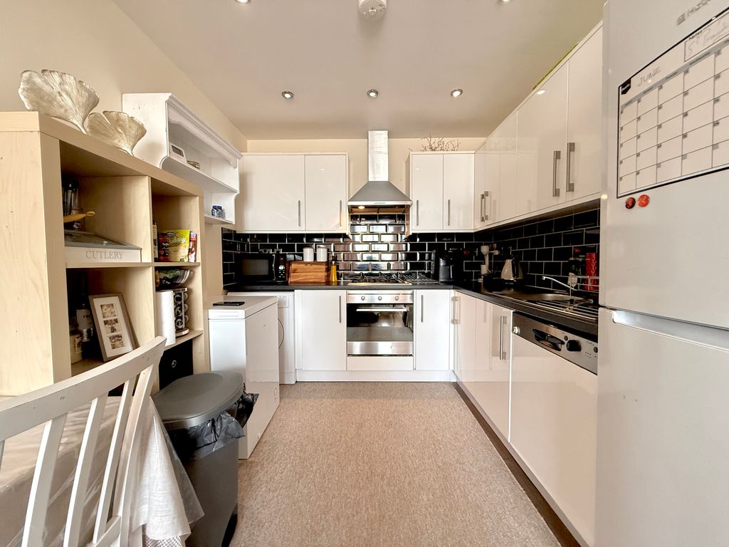 Property photo 3 of 8 Kitchen