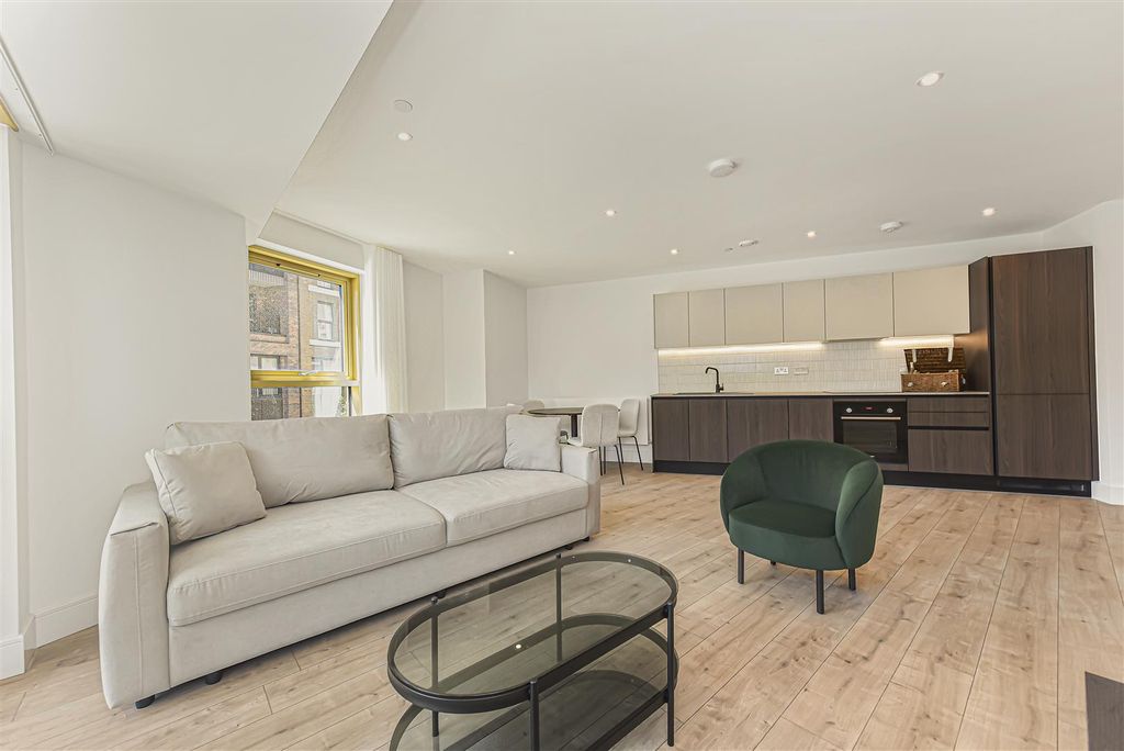Property photo 2 of 22 2A-99 Discovery House South13.Jpg
