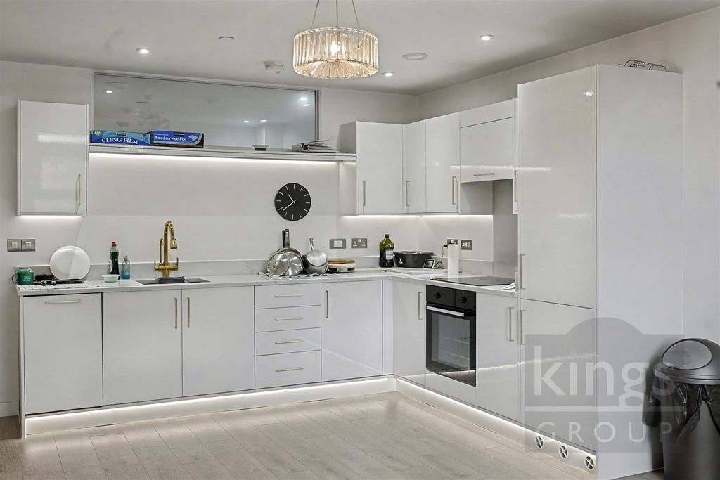 Property photo 2 of 20