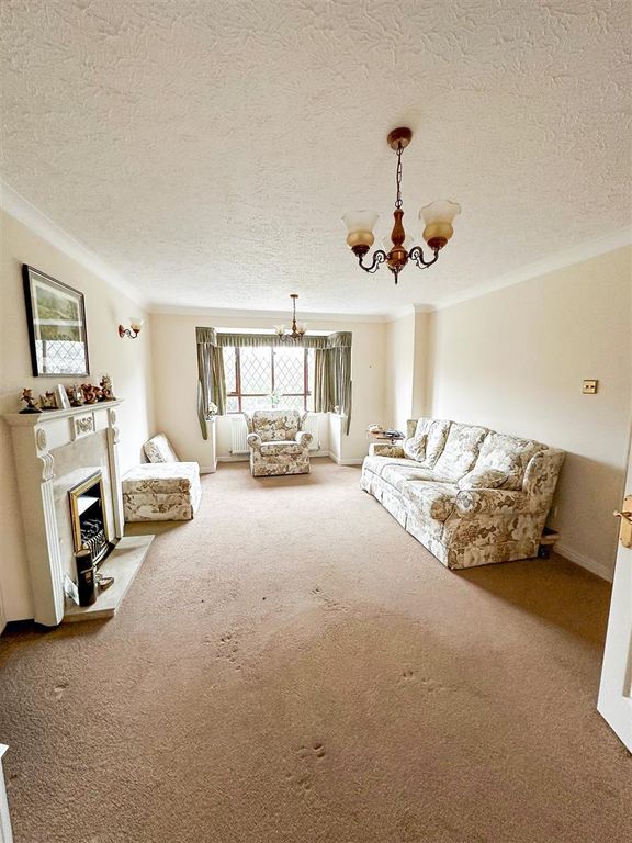 Property photo 3 of 19 Lounge 2.Jpg