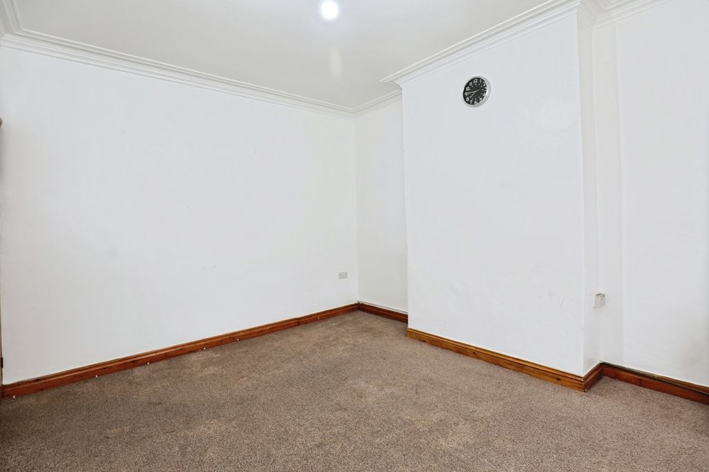 Property photo 3 of 16 Pbox-Img.Jpg