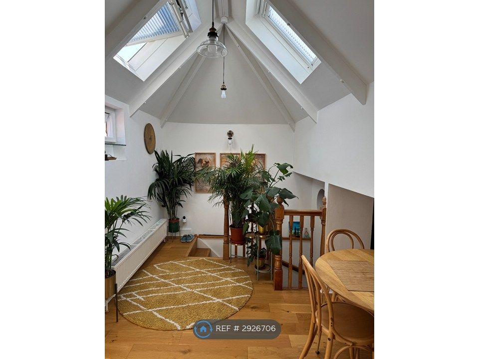 Property photo 1 of 17 Hallway