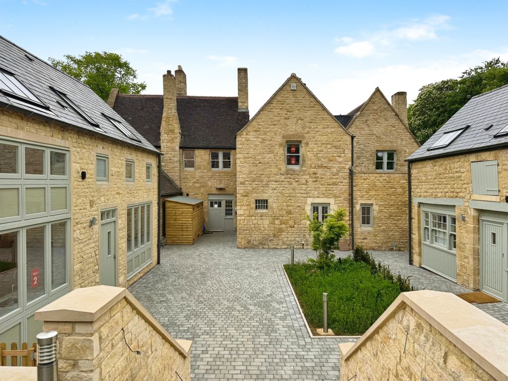 Property photo 1 of 8