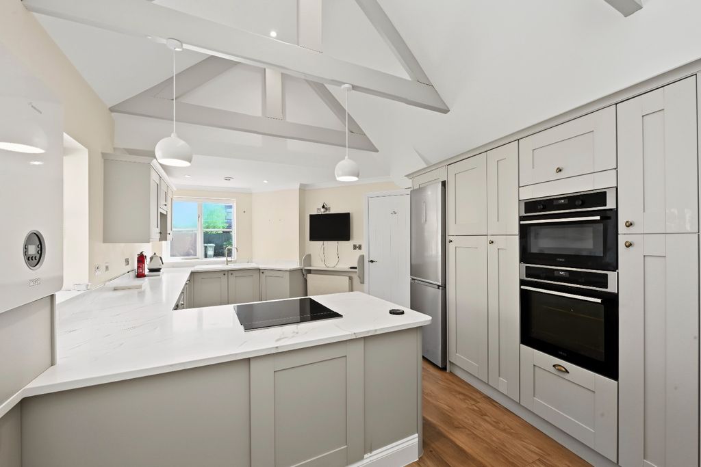 Property photo 2 of 23 5906451