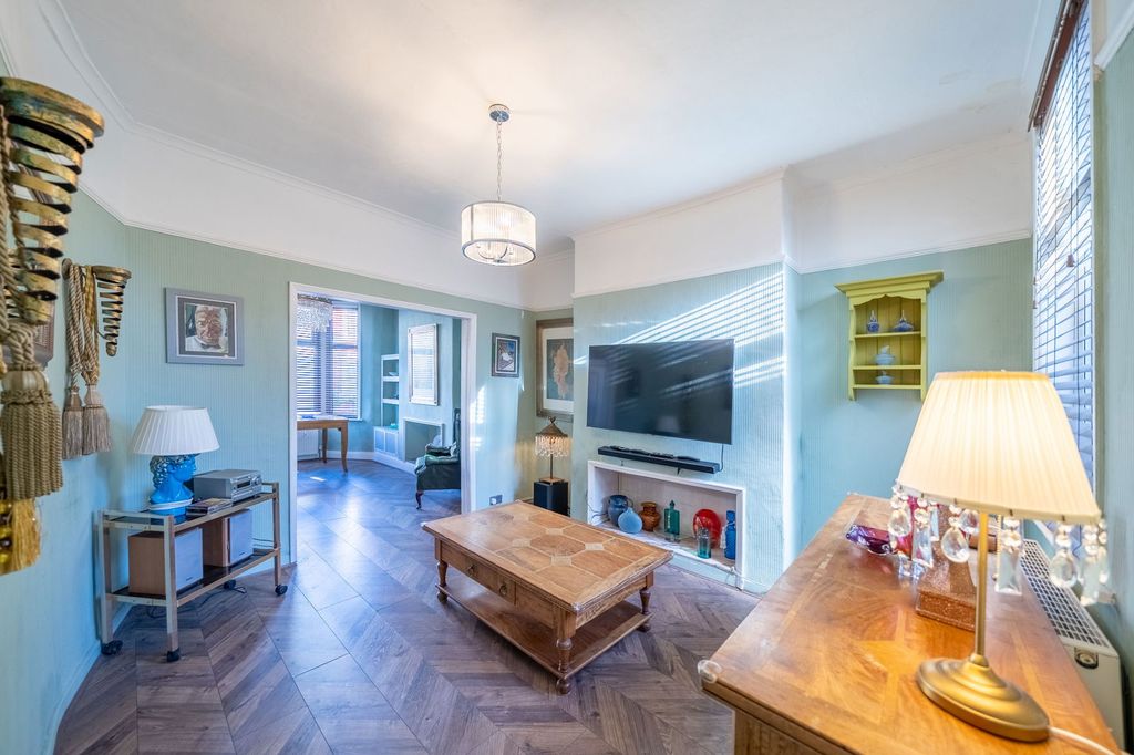 Property photo 3 of 18