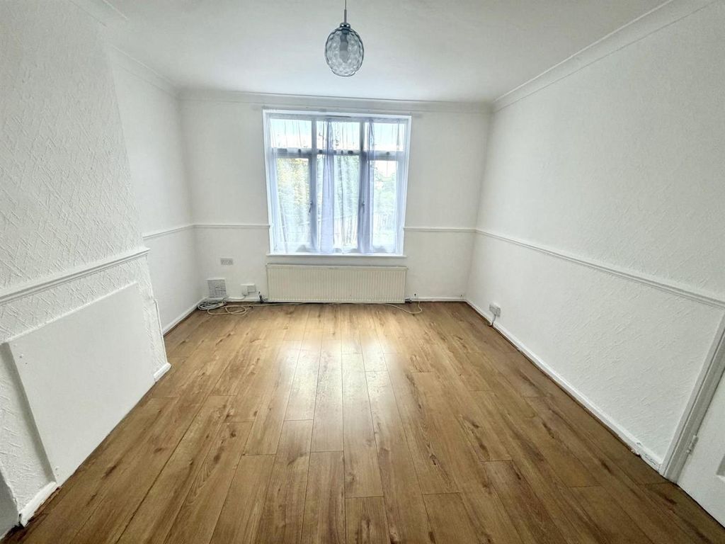 Property photo 3 of 11 Rec 1.Jpg