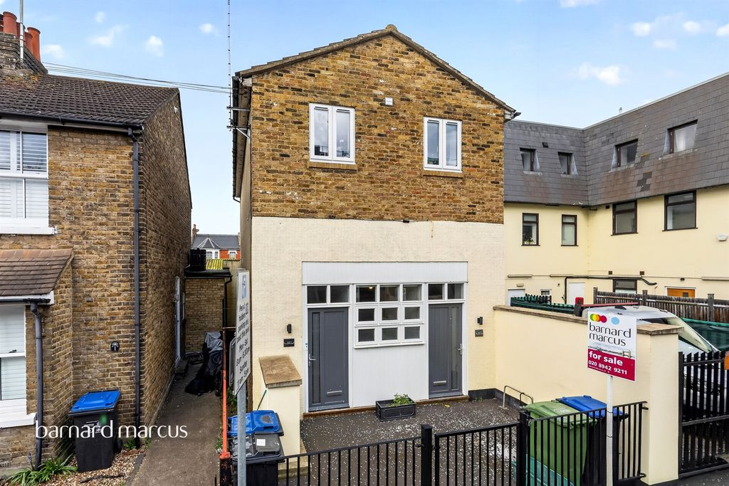 Property photo 1 of 8